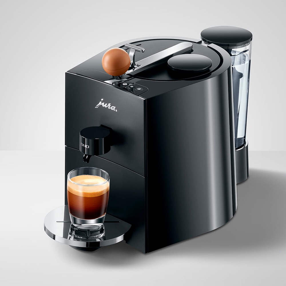 Vista cenital de la máquina JURA ONO COFFEE BLACK mientras prepara un café